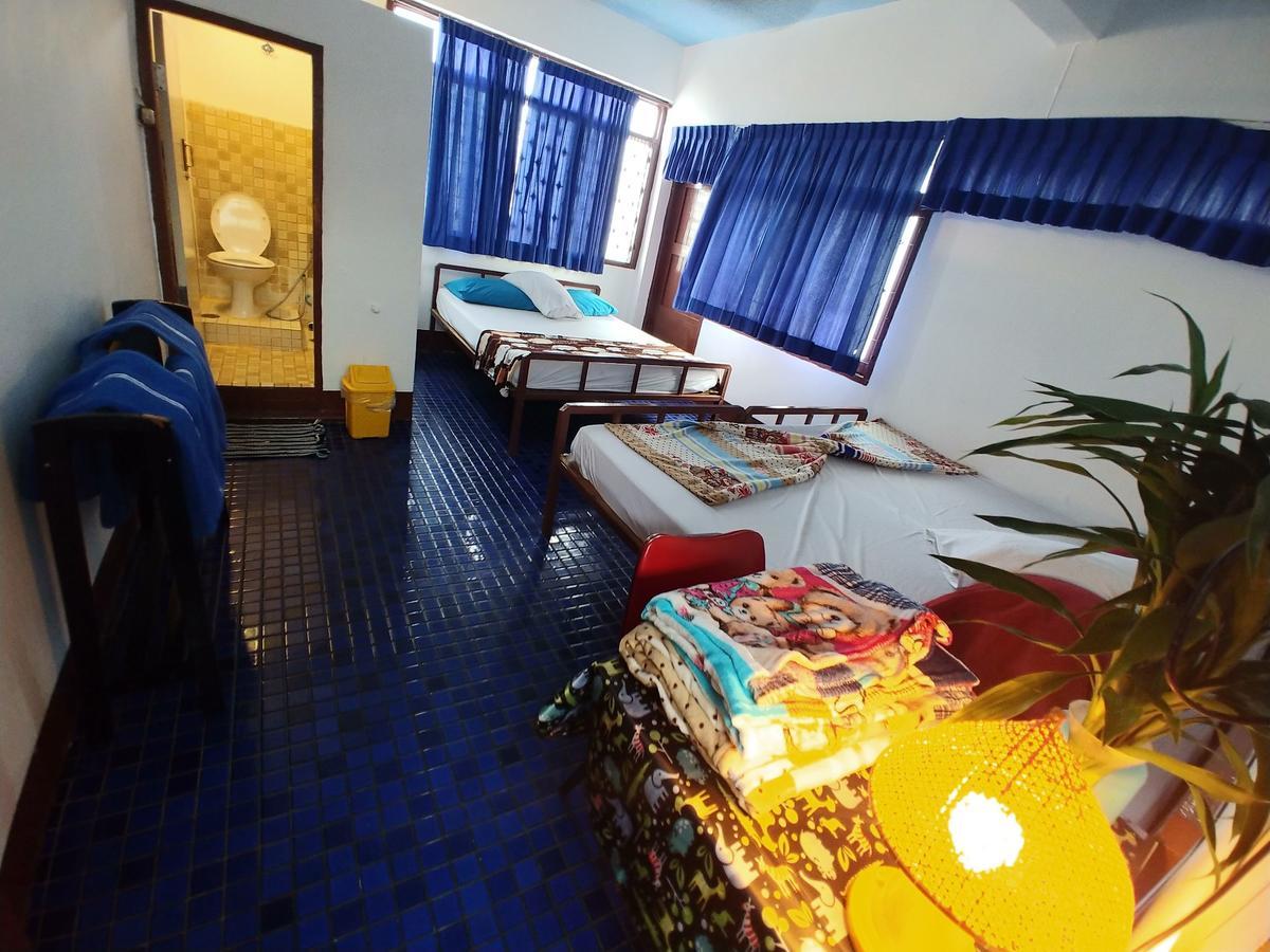 Prasuri Guest House Bangkok Extérieur photo